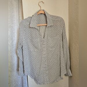 White blouse w/ black pattern. Velvet heart size large. Light weight long sleeve